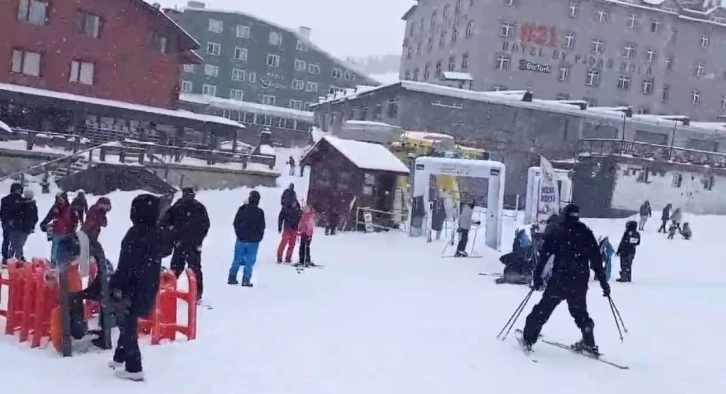 Bursa Uludağ’da beklenen kar yağışı başladı