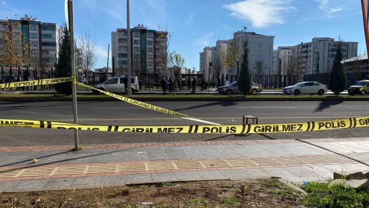 Diyarbakır’da parkta başlayan tartışma kanlı bitti: 2 kişi silahla yaralandı