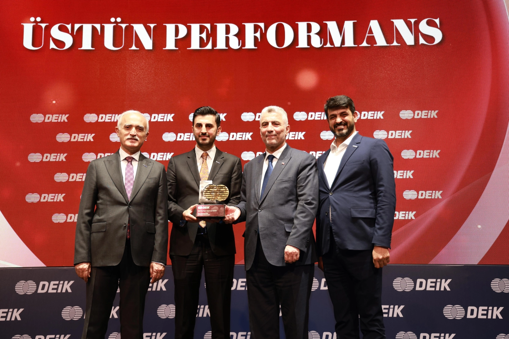 İş insanı Halit Acar’a Üstün Performans Ödülü verildi