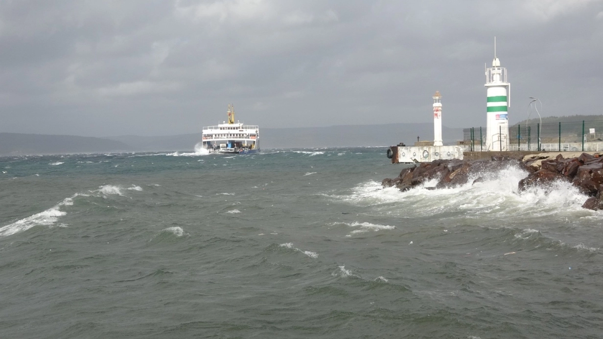 Çanakkale’de feribot seferleri iptal edildi