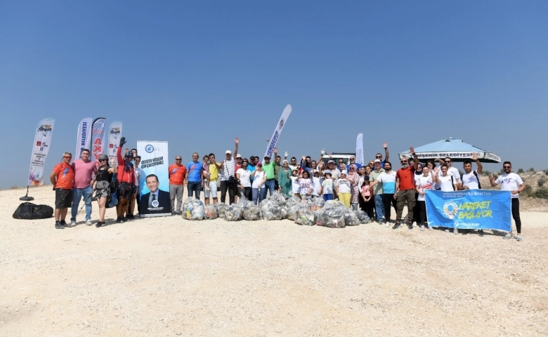 Yenişehir Gelincik Tepesi’nde temizlik hareketi