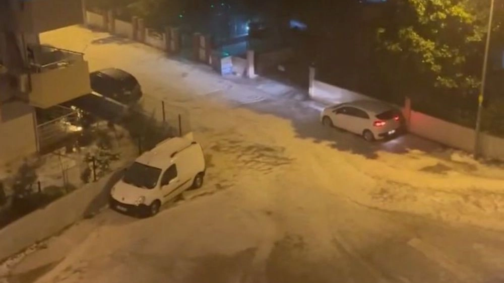 Dolu, fırtına, yağmur Antalya’da etkili oldu