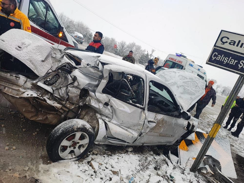 Afyonkarahisar’da trafik kazası: 5 yaralı