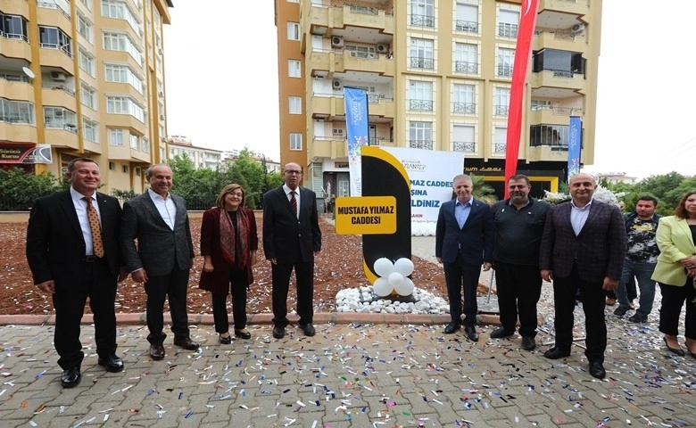 Eski bakanın ismi Gaziantep'teki işlek bir caddeye verildi