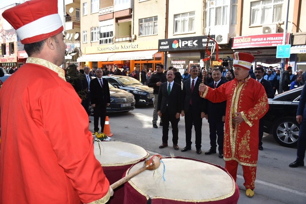 Cumhurbaşkanı Yardımcısı Oktaya Mehterli Karşılama