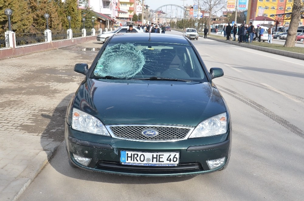 Otomobilin Çarptığı Bisikletli Yaralandı