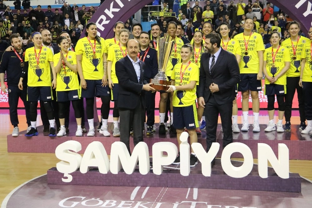 Fenerbahçe şampiyonluk Kupasını Aldı