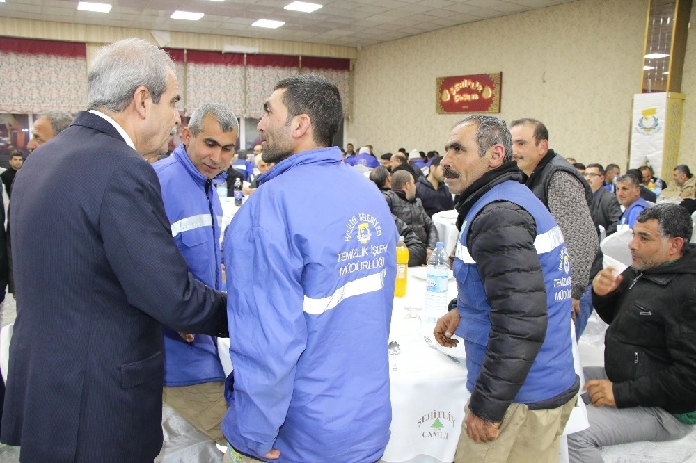 Başkan Demirkol, Park Bahçe Ve Temizlik İşçileriyle Buluştu