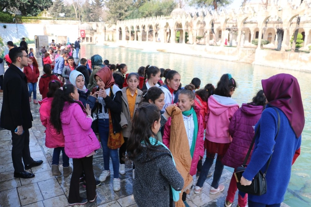 Şanlıurfalı Öğrenciler İlk Defa Balıklıgölü Görmenin Sevincini Yaşadı