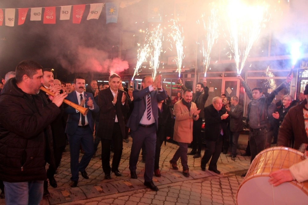 Turgutlu Millet İttifakının Adayı Şıktaşlıyı Bağrına Bastı