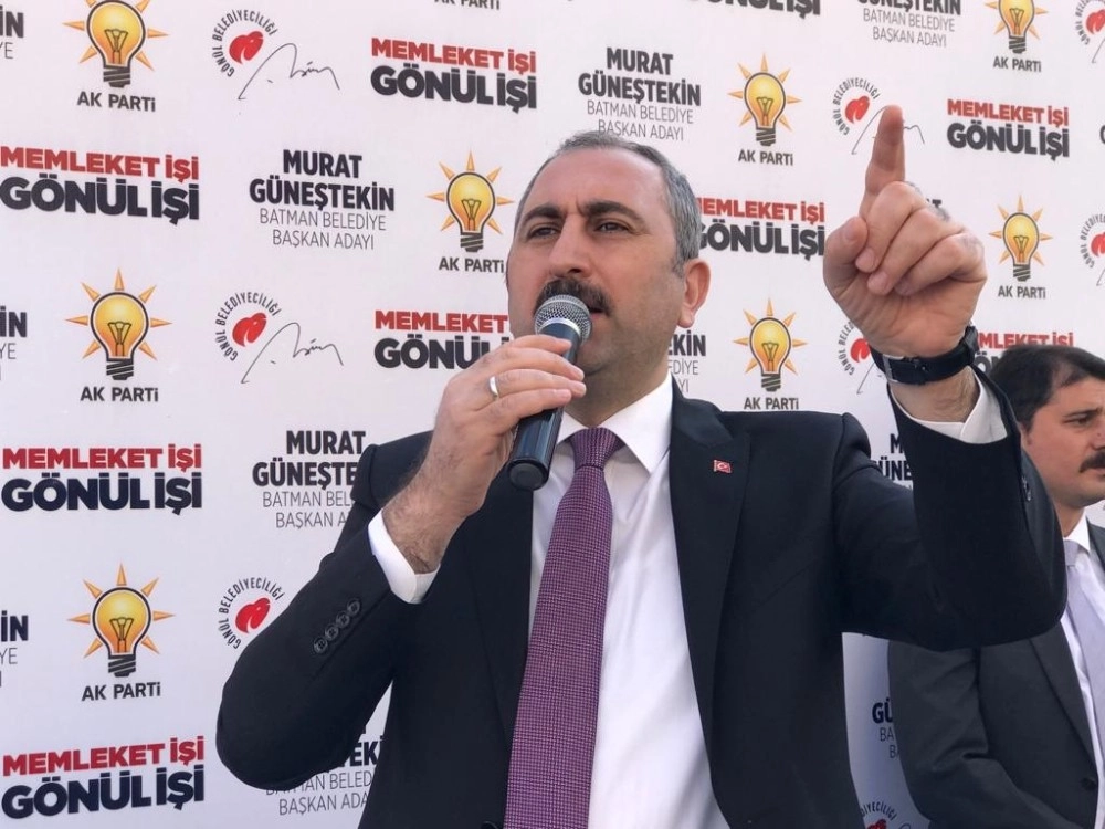 Adalet Bakanı Gül: “Evinizin Önüne Çukur Kazanlara Oy Vermeyin”