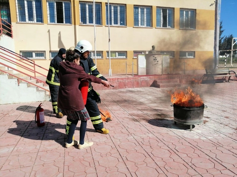 İtfaiye Müdürlüğü Eğitimlerine Devam Ediyor