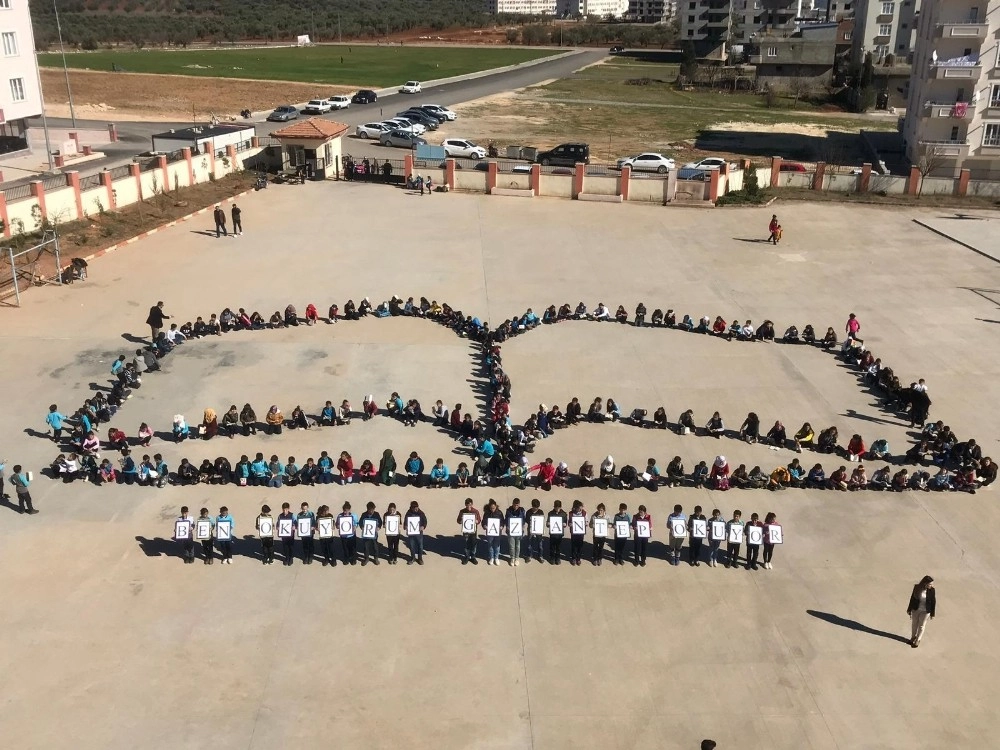 Öğrencilerden Kitap Koreografisiyle "okuma" Mesajı