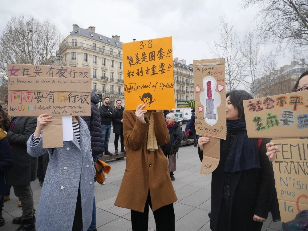 Paris Sokakları 8 Mart Dünya Kadınlar Gününde Doldu Taştı