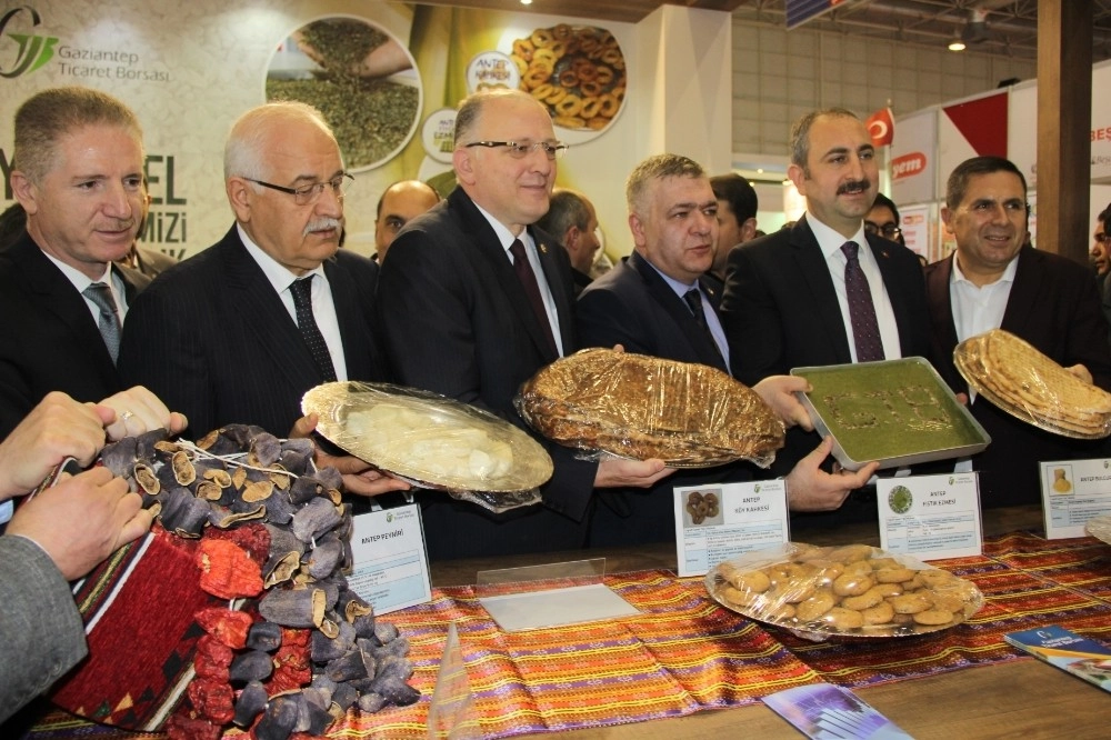 Bakan Gülden Gtb Standına Ziyaret