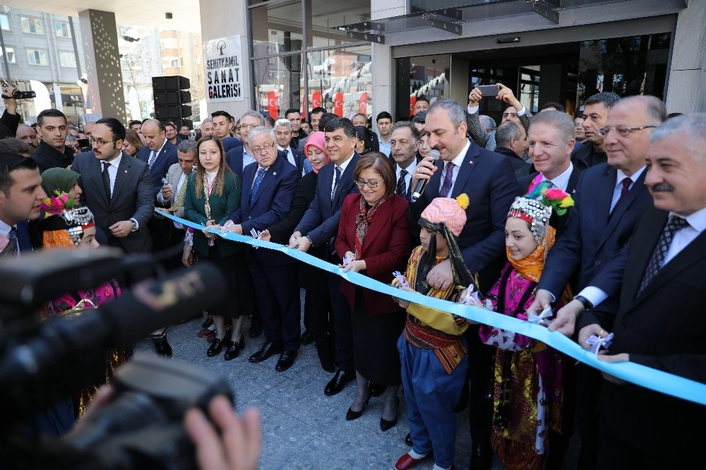 Şehitkamil Sanat Merkezi Görkemli Bir Açılışla Hizmete Girdi