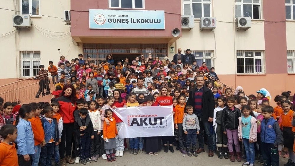 Akut, Deprem Konusunda Öğrencileri Bilinçlendiriyor