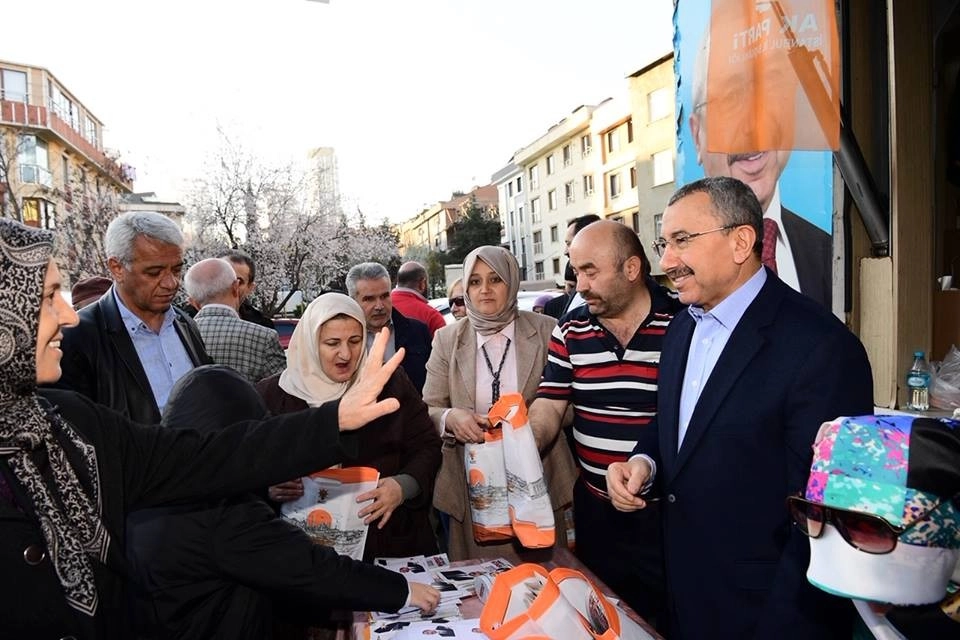 İsmail Erdem Semt Pazarını Ziyaret Etti