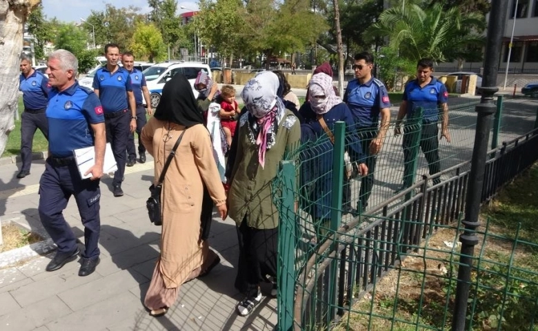 Osmaniye’den gelip Adıyaman’da dilenen 15 şahıs yakalandı