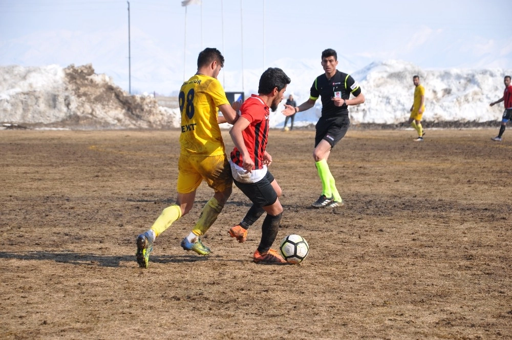 Yüksekova Belediyespor, 4-1 Mağlup Oldu