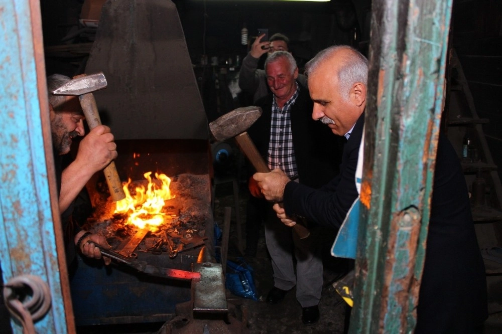 Zorluoğlu, Uzungölde Turizmcilerle Görüştü