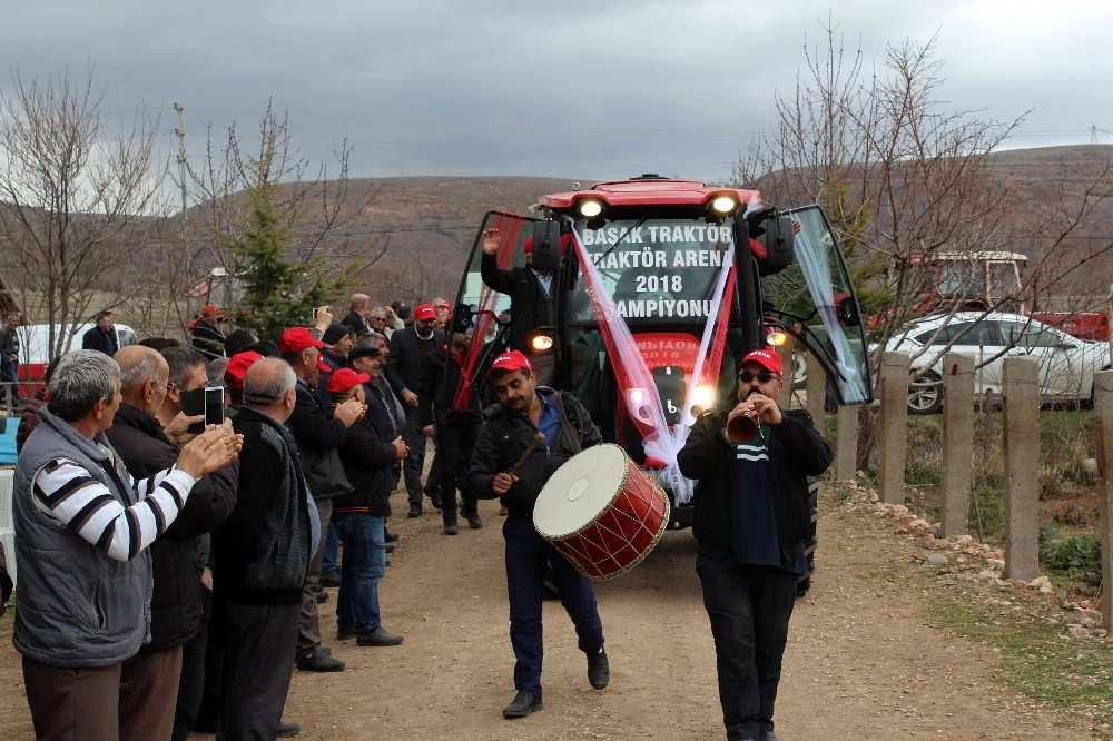 Traktör Arena Yarışması Birincisine Başak Traktör Verildi