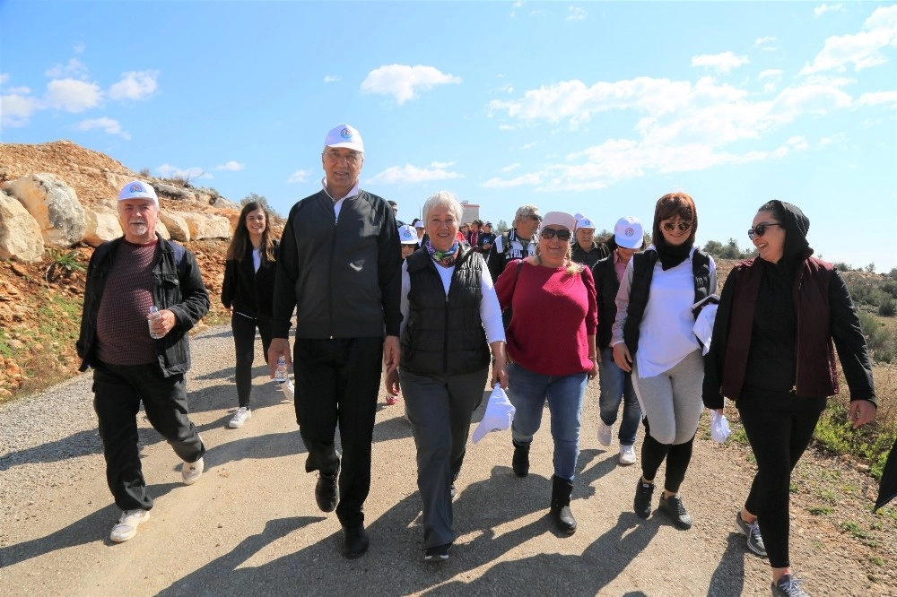 Doğa Yürüyüşü İle Baharı Karşıladılar