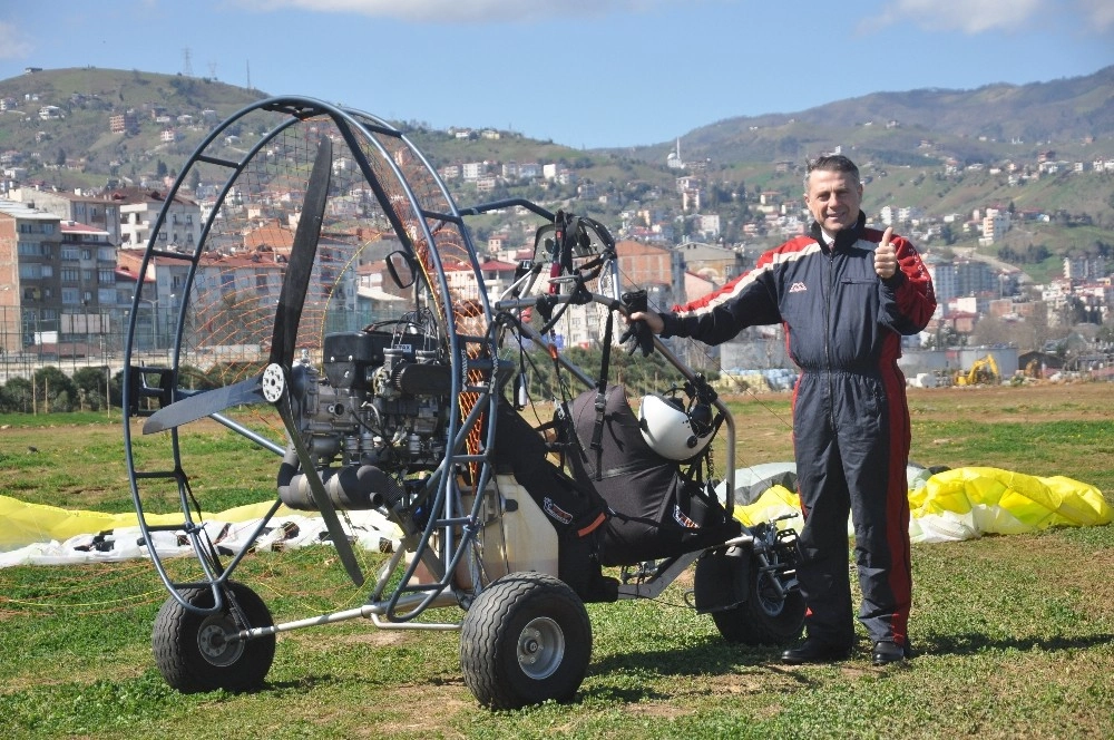 Belediye Başkan Adayı Paramotorla Uçtu