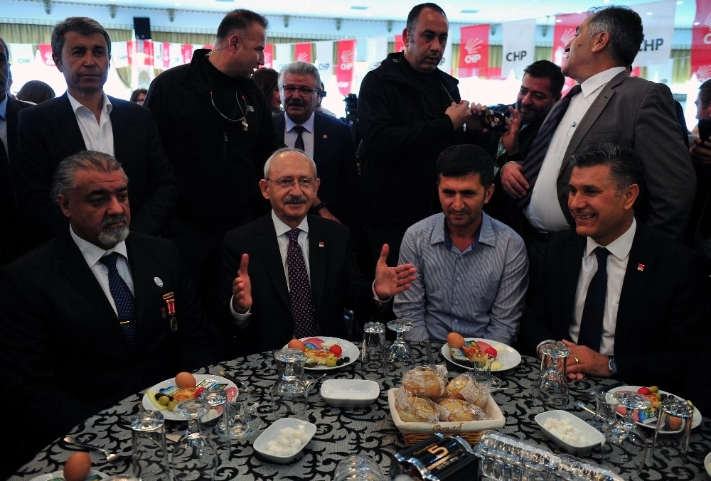 Kemal Kılıçdaroğlu Şehit Aileleri Ve Gazilerle Bir Araya Geldi