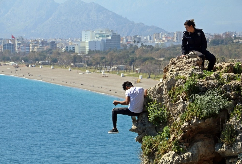 Antalya Falezlerde Korku Dolu Anlar