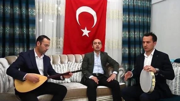 Hakim İle Komutan Saz Ve Tef Çaldı, Kaymakam Çanakkale Türküsünü Okudu