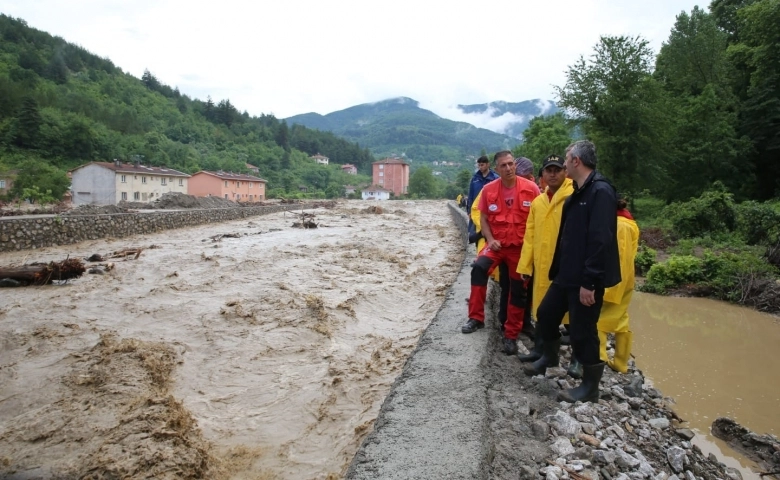 Batı Karadeniz'de meydana gelen aşırı yağışlar hayatı felç etti