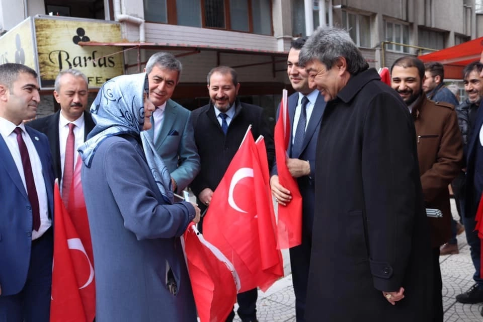 Başkan Adayı Ataş Vatandaşlarla Bir Arada Olmayı Sürdürüyor