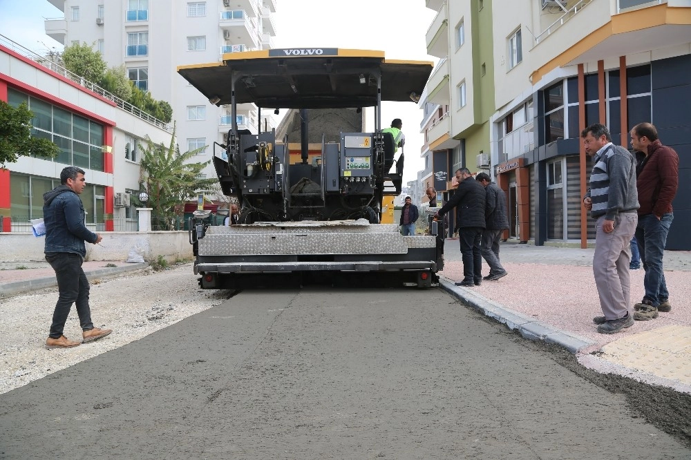 Erdemlide Beton Yol Çalışmalarına Başlandı