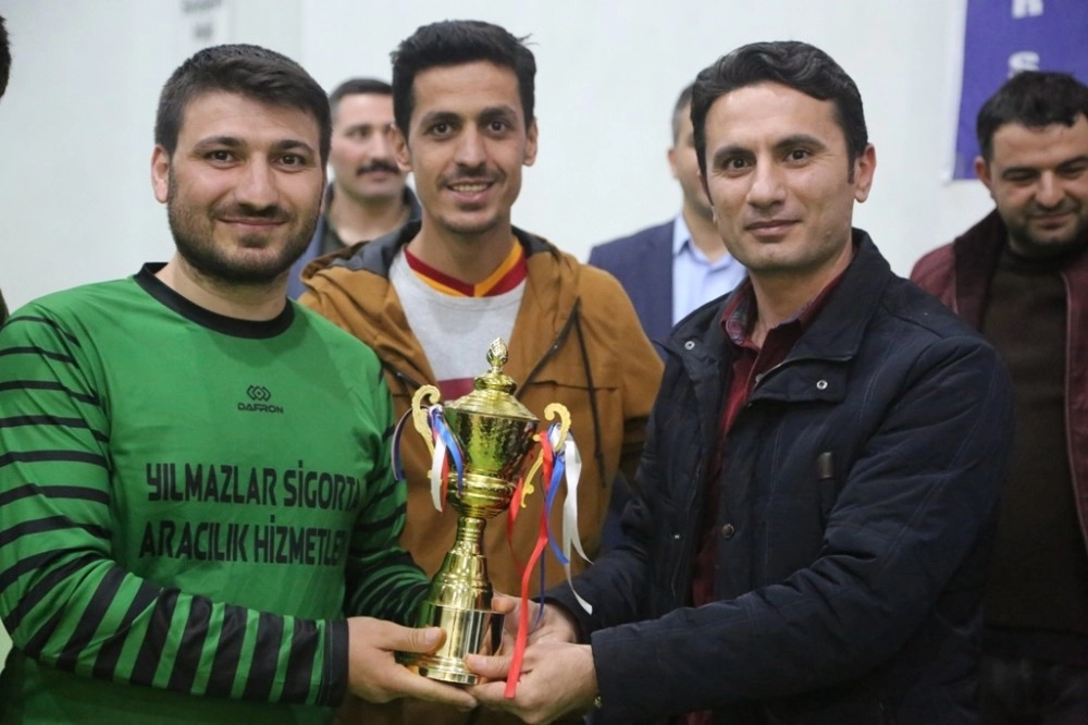 Eğitim Bir Senden Okullar Arası Voleybol Turnuvası