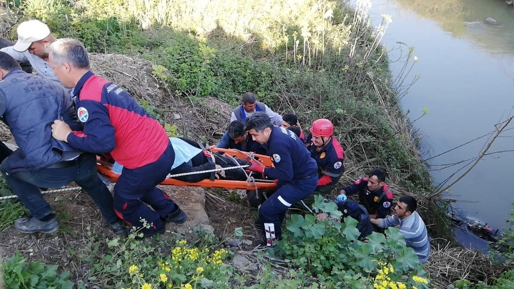 Motosiklet Kazasında Sürücü Öldü, Tavuk İle Civciv Kurtuldu