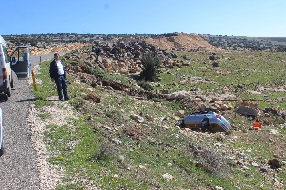 Uçuruma Yuvarlanan Otomobilden Sağ Çıktı