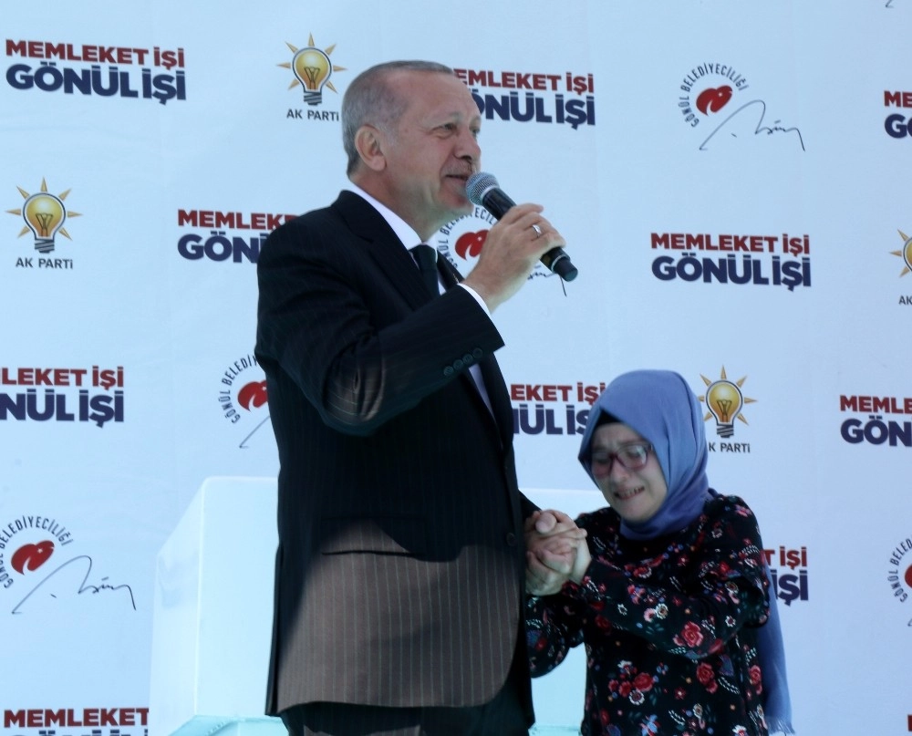 Cumhurbaşkanı Erdoğan, Kendisine Mektup Yazan Şevvalle Sahnede Buluştu