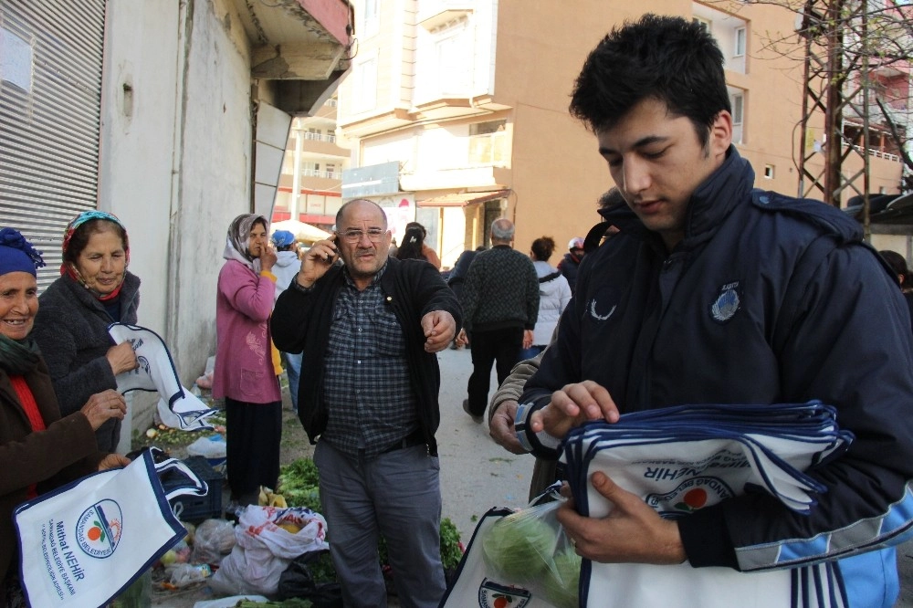 Samandağ Belediyesi Bez Çanta Dağıttı