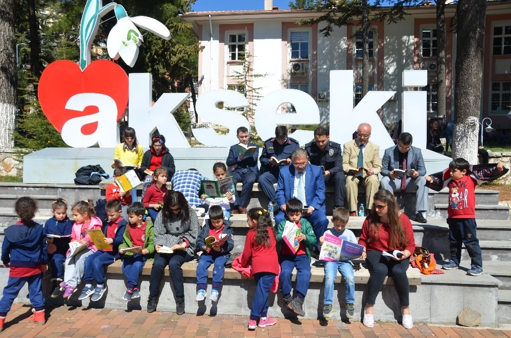 Aksekide "kitabını Al Gel" Projesi