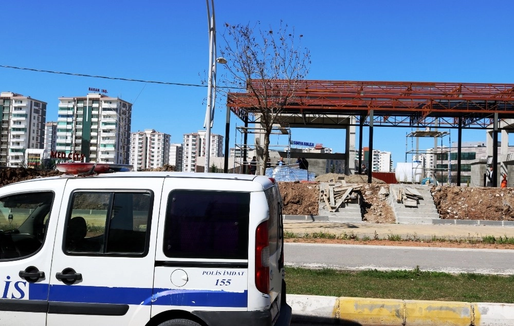 Yürümek Yerine Atlamayı Seçti, Yaralandı