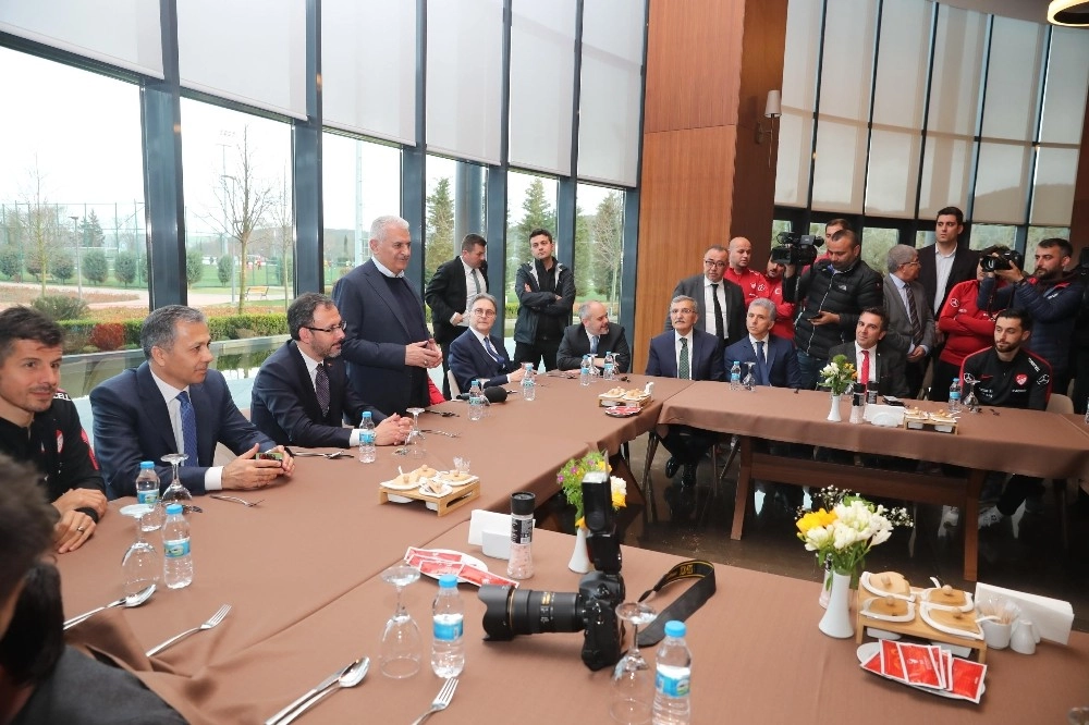 Bakan Kasapoğlu: “Ülkemizdeki Stadyumlar Dünyanın Birçok Ülkesinden Daha İleridedir”