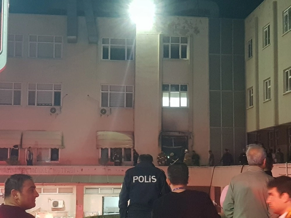 Ege Üniversitesi Hastanesinde Yangın Paniği