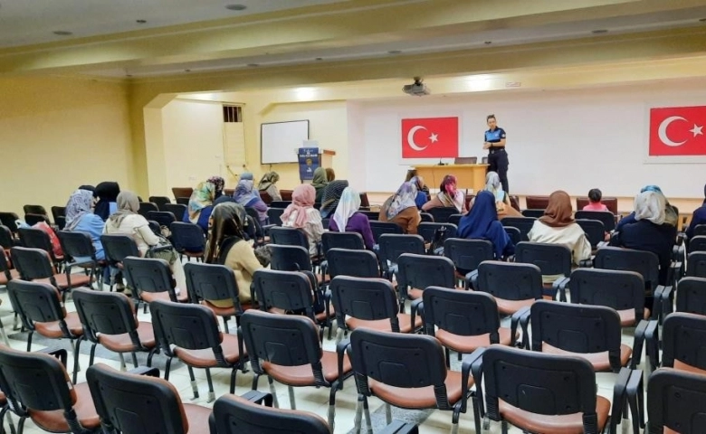 Kilis'te “Din görevlilerine “Kadına El Kalkamaz” semineri verildi