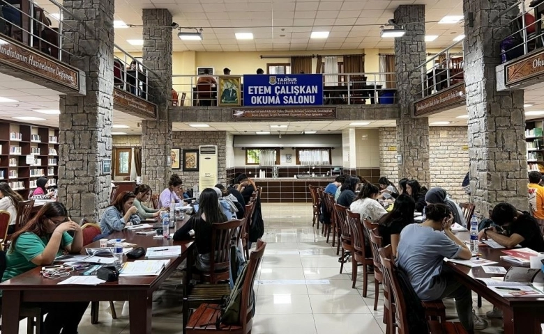 Tarsus Belediyesinin okuma salonları ve kütüphaneleri ilgi görüyor