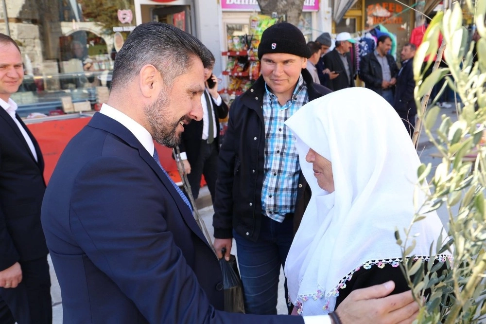 Başkan Yüzügüllü Halk Pazarında