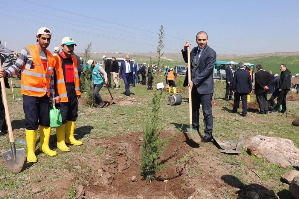 Adalet Ormanında Fidanlar Toprakla Buluştu