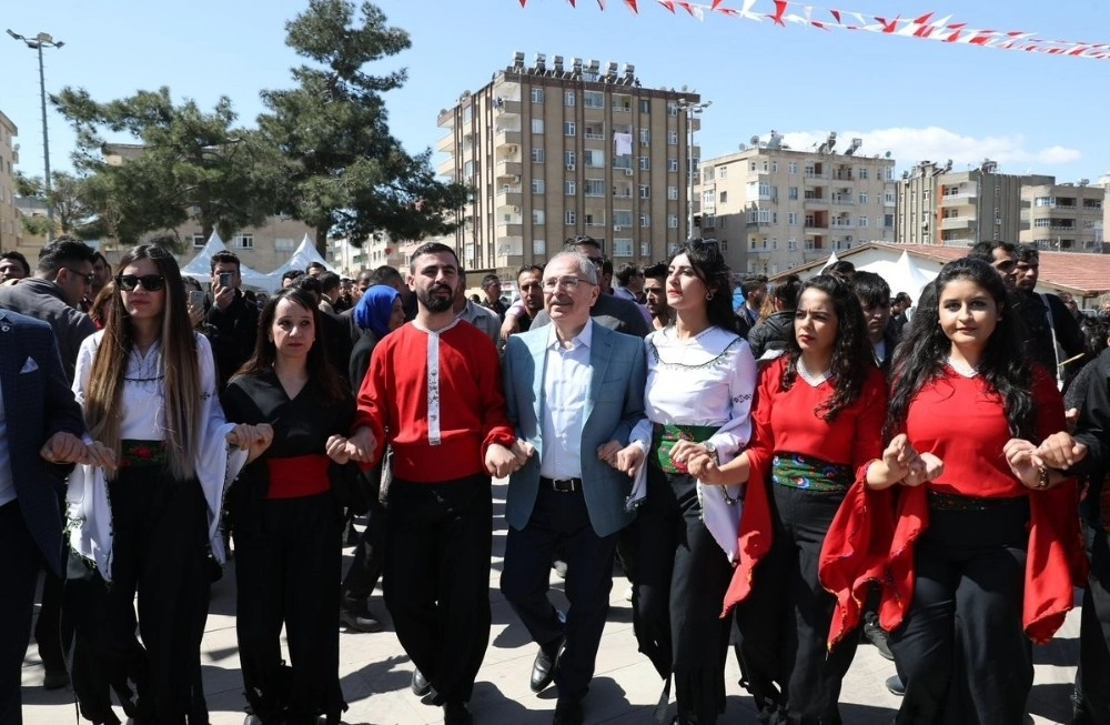 Mardinde Coşkulu Bahar Ateşi