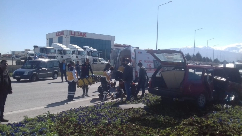 (Özel) Ölüm Kavşağında Yine Kaza Meydana Geldi