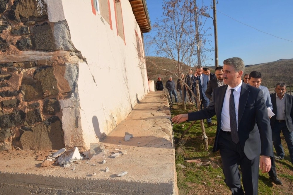 Vali Baruş, Deprem Bölgesinde İncelemelerde Bulundu